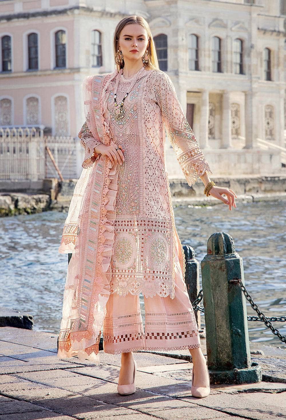 ADAN LIBAS

FABRIC

LAWN COTTON Suit With ORGANZA Dupatta

Fully Heavily Embroidered with Chicken Kari work