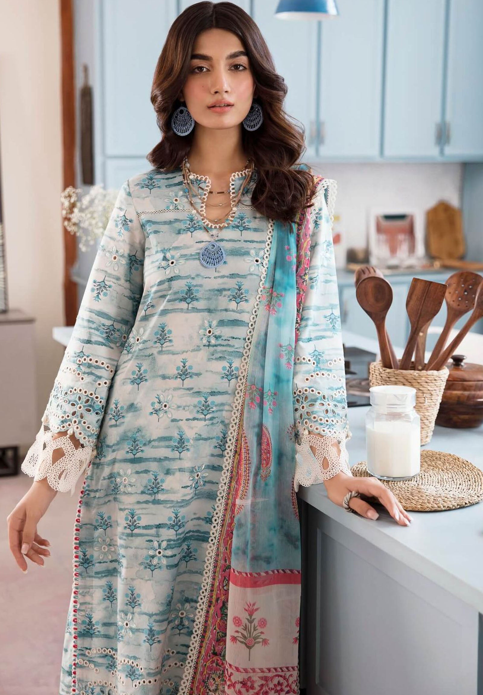 FABRIC  SWISS LAWN Suit With Chikan Kari Lawn Swiss Lawn Dupatta
With Embroidered Swiss Lawn with Chikan Kari best for wear for Chikan Kari Lawn Suit for Summer