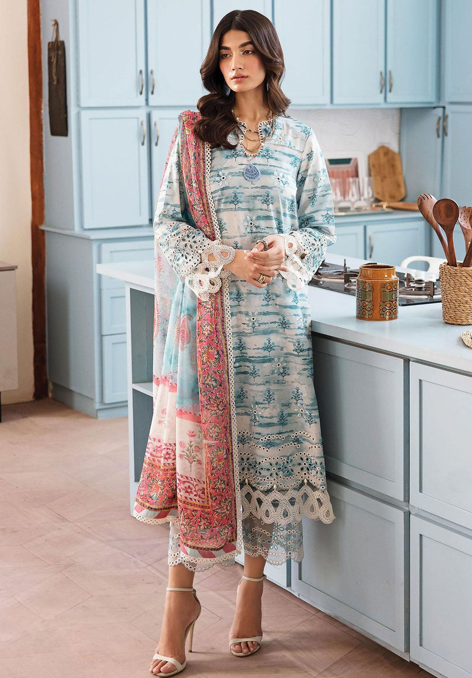 FABRIC  SWISS LAWN Suit With Chikan Kari Lawn Swiss Lawn Dupatta
With Embroidered Swiss Lawn with Chikan Kari best for wear for Chikan Kari Lawn Suit for Summer