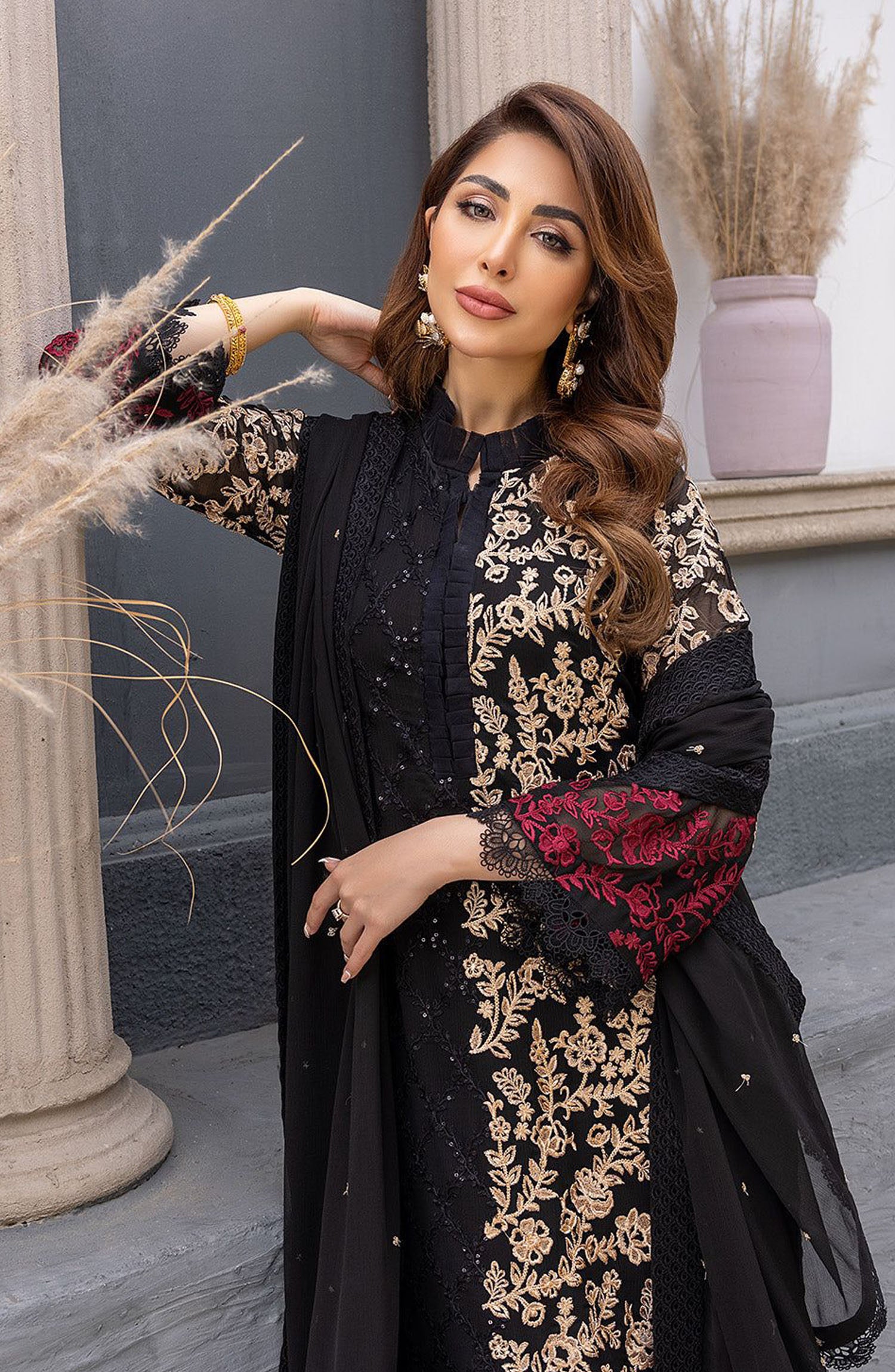 AZURE Full heavy Embroidered chiffon front  Front Embroidered Daman Bunch
Full Embroidered Chiffon Back Back Embroidered Daman Bunch
Full Embroidered Chiffon Sleeves With Embroidered Cuff
Full Embroidered Chiffon Dupatta With 2 Side Embroidered Border 
Plain Malai Trouser With Embroidered Bunch 
