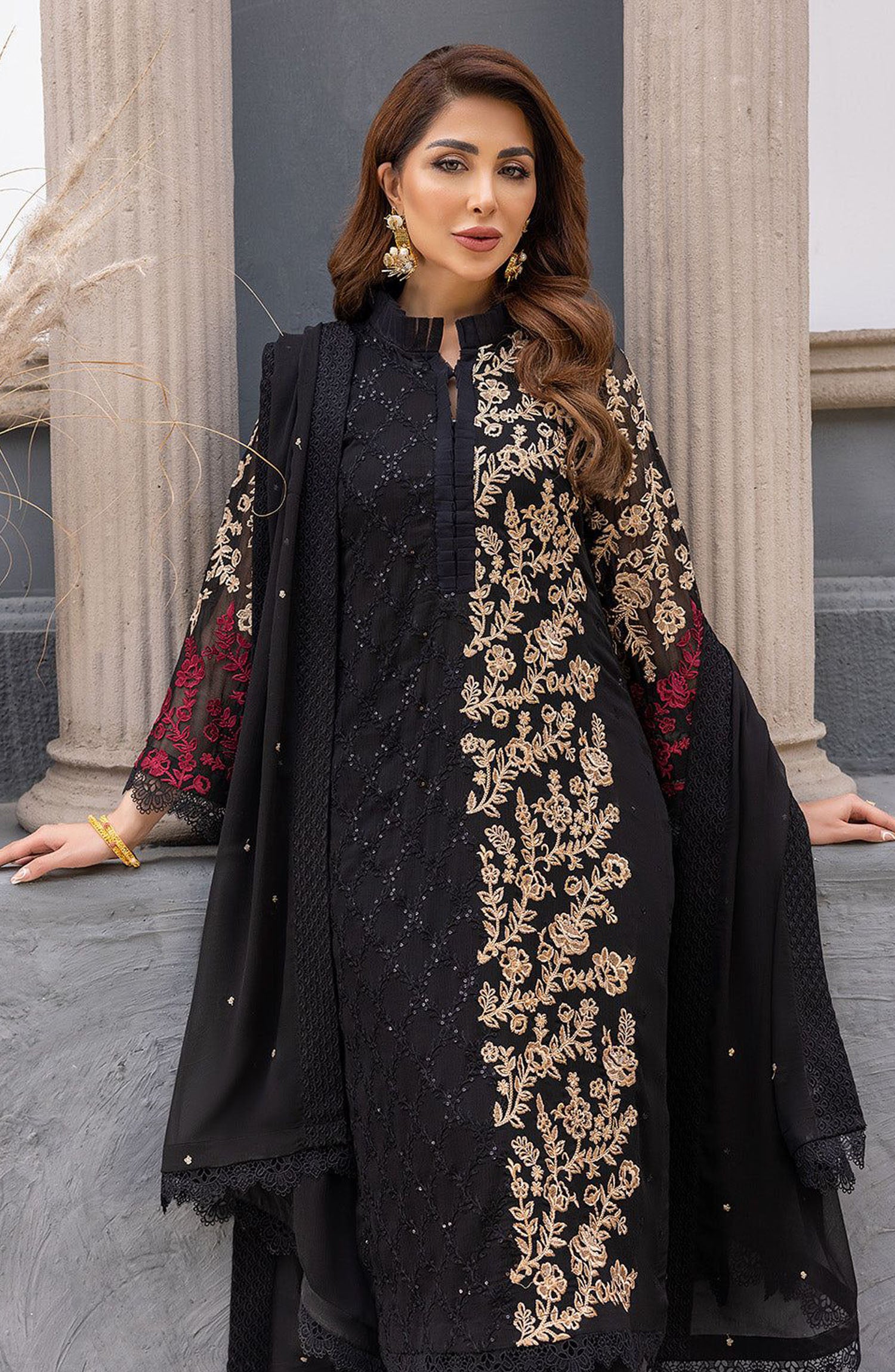 AZURE Full heavy Embroidered chiffon front  Front Embroidered Daman Bunch
Full Embroidered Chiffon Back Back Embroidered Daman Bunch
Full Embroidered Chiffon Sleeves With Embroidered Cuff
Full Embroidered Chiffon Dupatta With 2 Side Embroidered Border 
Plain Malai Trouser With Embroidered Bunch 
