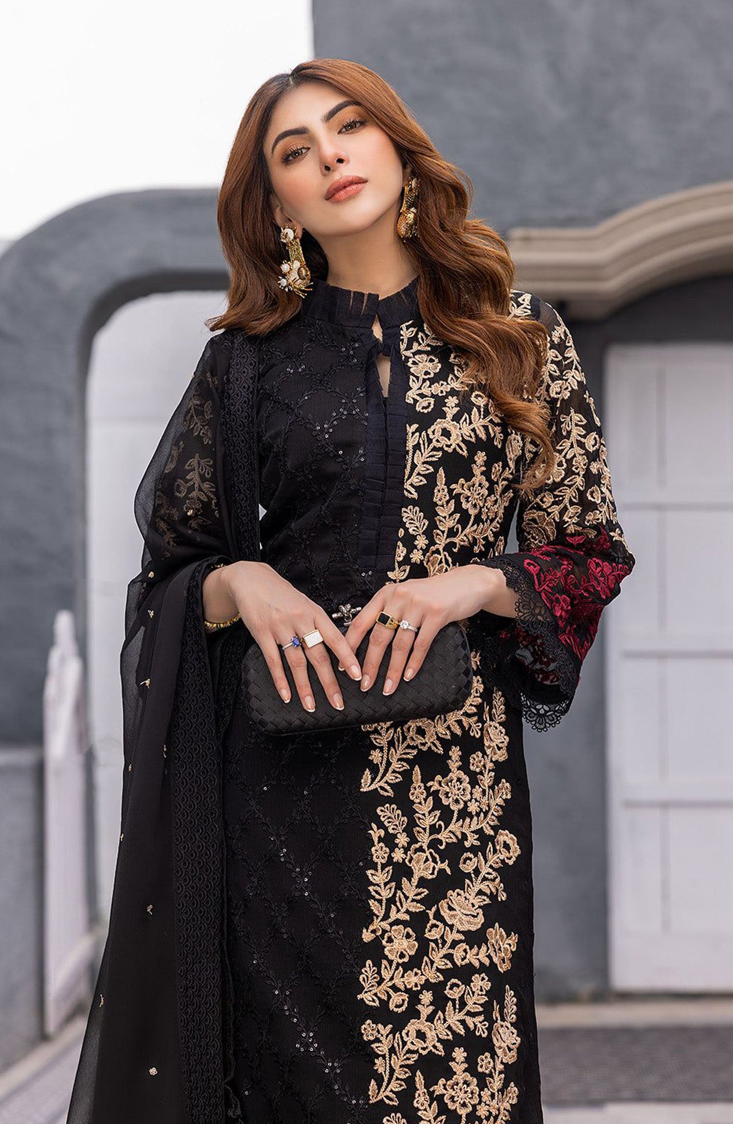 AZURE Full heavy Embroidered chiffon front  Front Embroidered Daman Bunch
Full Embroidered Chiffon Back Back Embroidered Daman Bunch
Full Embroidered Chiffon Sleeves With Embroidered Cuff
Full Embroidered Chiffon Dupatta With 2 Side Embroidered Border 
Plain Malai Trouser With Embroidered Bunch 
