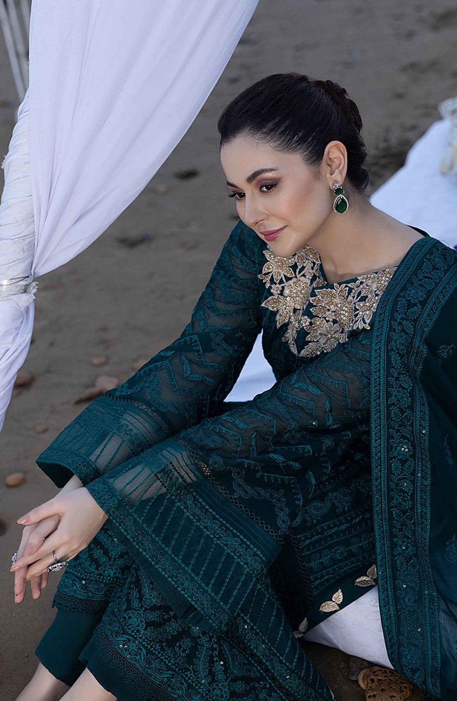 Azure Embroidery Chiffon Dresses Collection
Details
•Full Embroidered Chiffon
•Plain Chiffon Back
Back embroidery Daman
•Embroidered Neck Patch&amp;
Hand work
•Chiffon Embroidered Sleeves &amp; sleeves embroidered border
•Embroidered Front daman
•Chiffon Embroidered Dupatta
•Malai Trouser with Chiffon Dress

