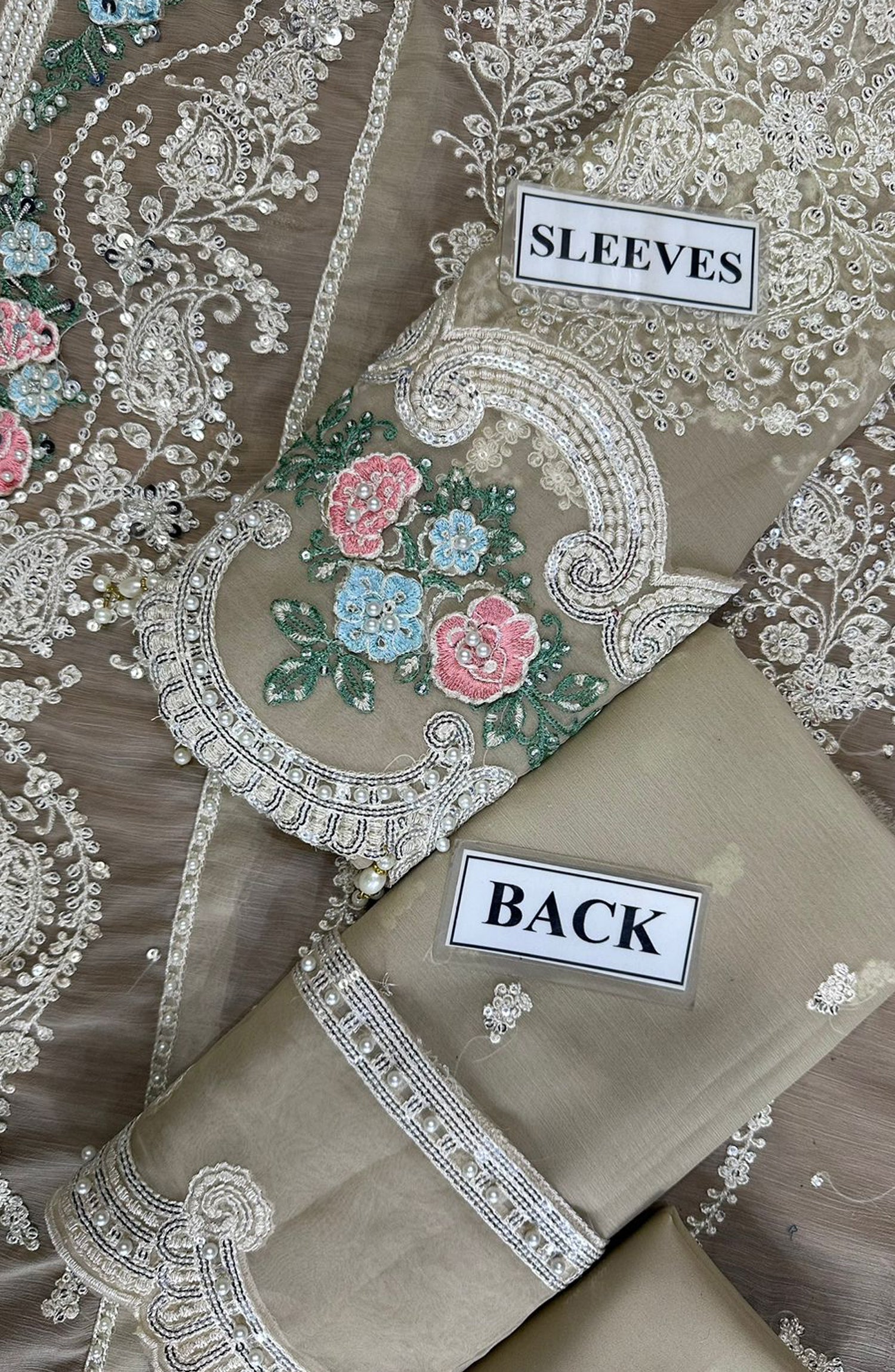 FABRIC Shirt: CHIFFON 10/10 fabric quality Dupatta: ORGANZA 10/10 fabric quality Trouser: MALAI 10/10 fabric quality
WORK Heavily thread & sequence work with heavily embroidered patches 