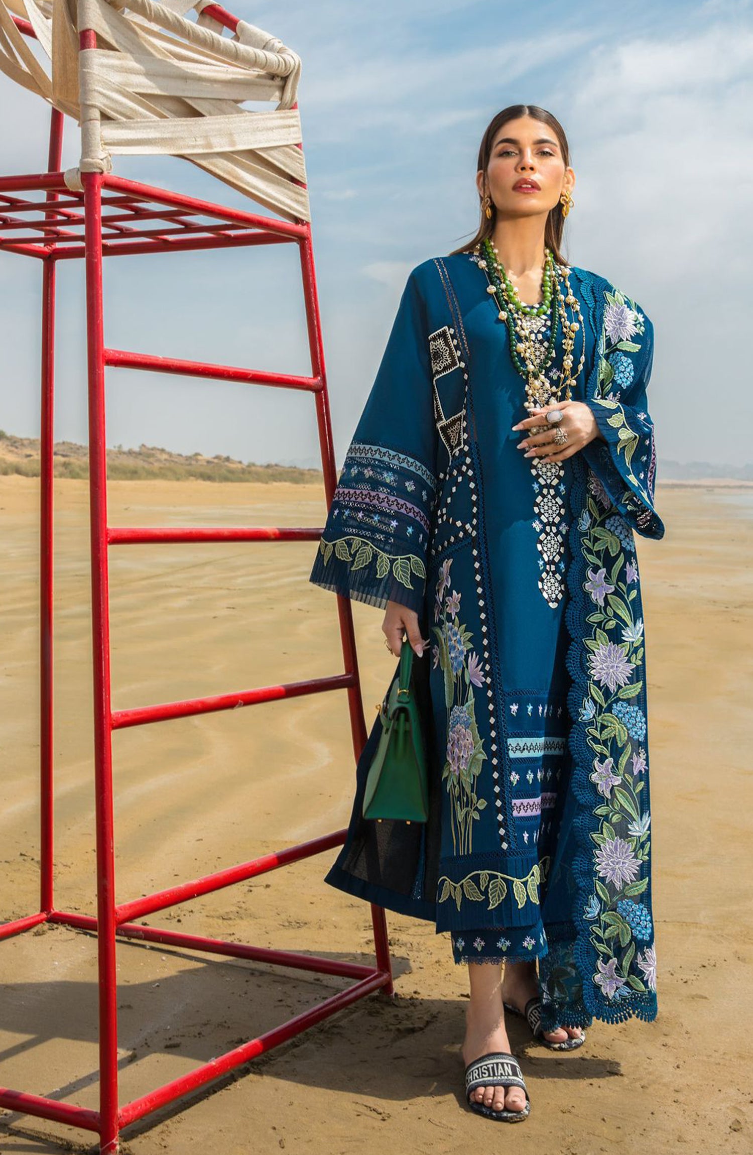 CRIMSON
FABRIC
COTTON Suit With COTTON NET Dupatta
DETAILS 
Front Full Embroidered With Daman Embroidered Bunch
Back Plain With Daman Embroidered Bunch
Sleeves Embroidered With Cuff Embroidered Bunch
Plain Dupatta With 4 Side Heavy Embroidered Border
Plain Trouser With Embroidered Bunch

