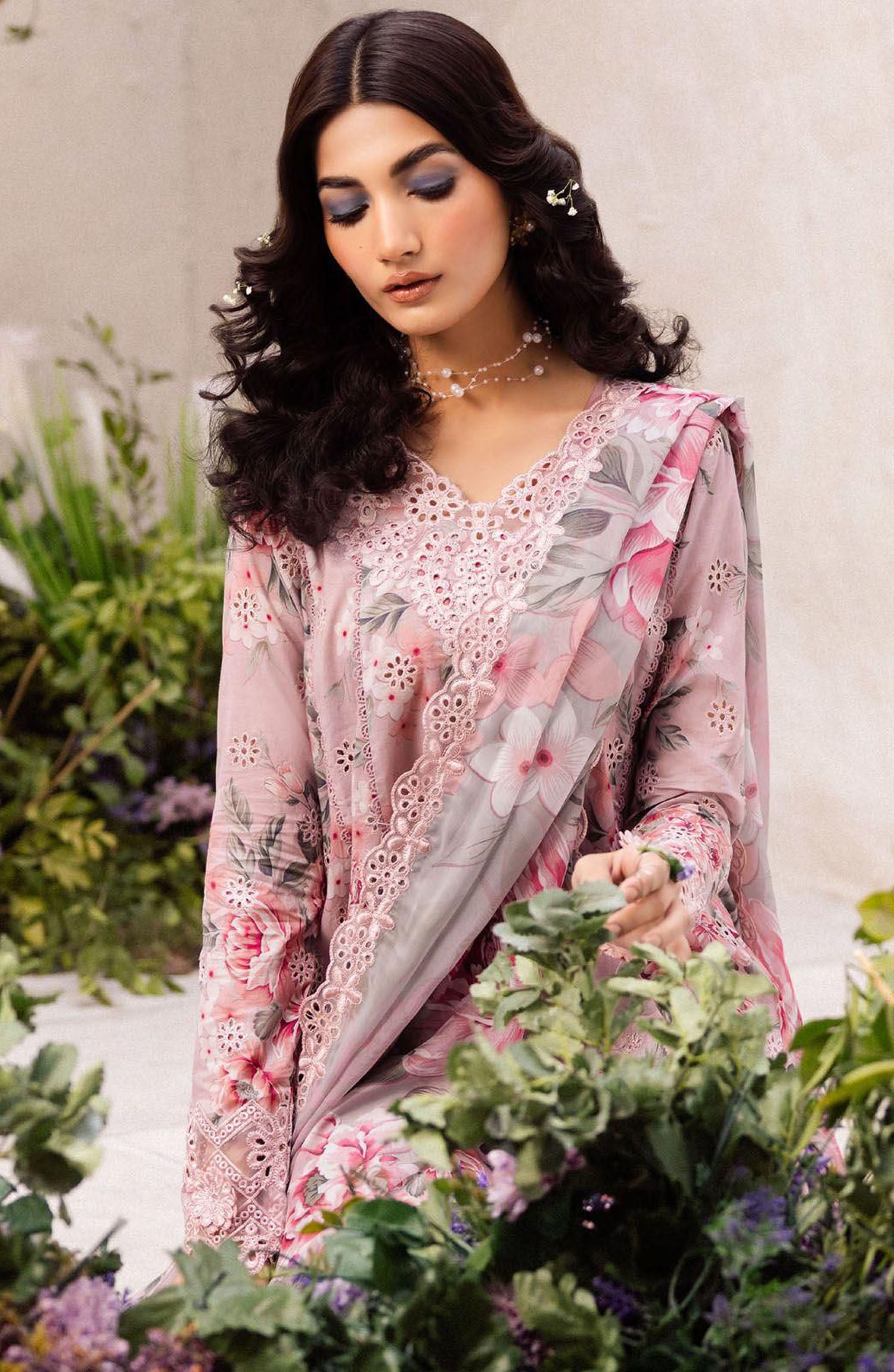 Iznik's Lawn and Chiffon Collection
Fabric Details : Lawn & Chiffon dupatta
•Digital Printed 90/70 Lawn Front
•Neckline Embroidered Patch
•Sleeves Embroidered Patch
•Embroidered Chikankari Front
•Digital Printed 90/70 Lawn Back
•Digital Printed 90/70 Lawn Sleeves
•Front Daman Embroidered
•Digital Printed Chiffon Dupatta With 4 Sided Embroidered Laced
•Digital Printed Trouser

