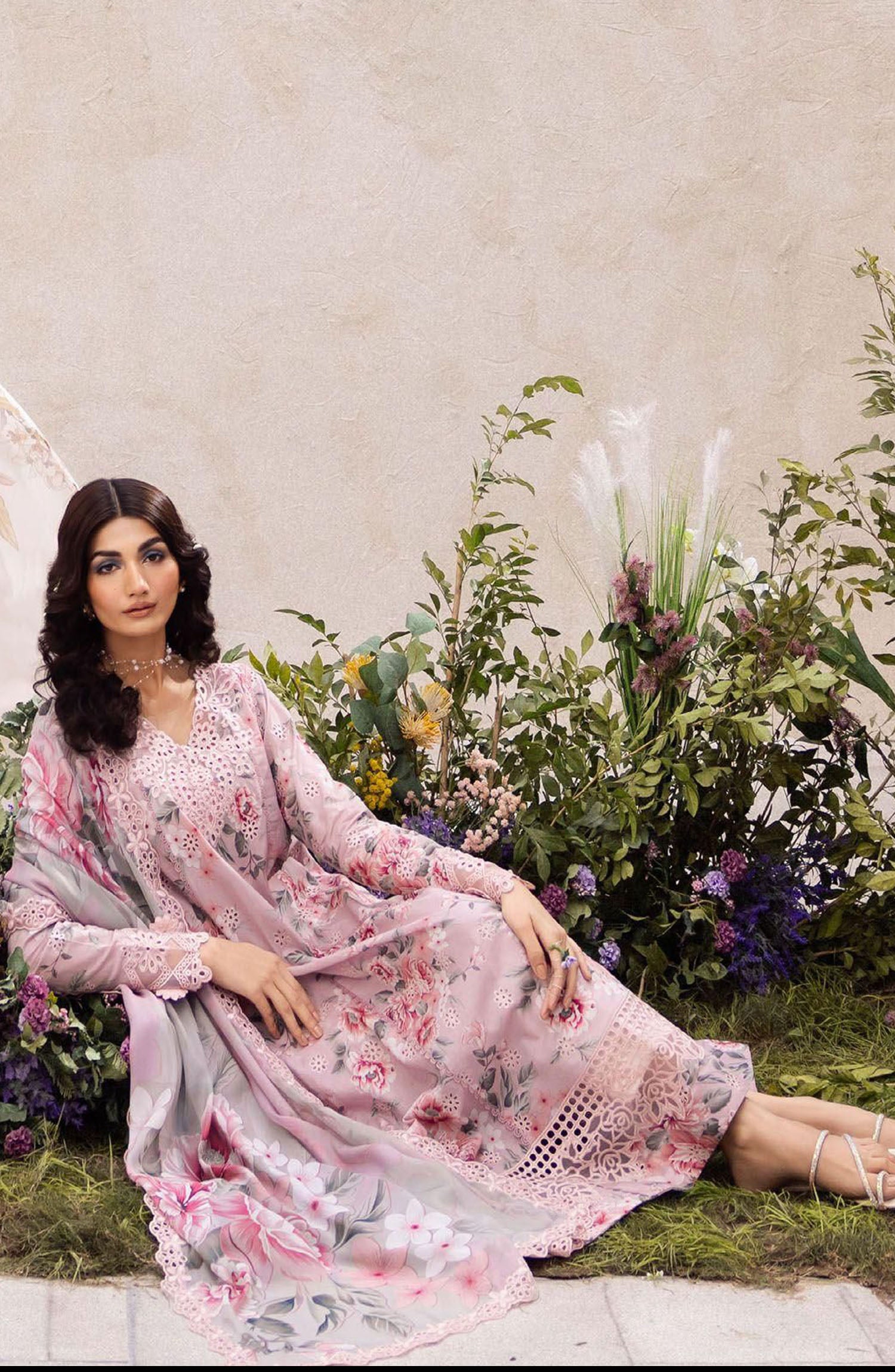 Iznik's Lawn and Chiffon Collection
Fabric Details : Lawn & Chiffon dupatta
•Digital Printed 90/70 Lawn Front
•Neckline Embroidered Patch
•Sleeves Embroidered Patch
•Embroidered Chikankari Front
•Digital Printed 90/70 Lawn Back
•Digital Printed 90/70 Lawn Sleeves
•Front Daman Embroidered
•Digital Printed Chiffon Dupatta With 4 Sided Embroidered Laced
•Digital Printed Trouser

