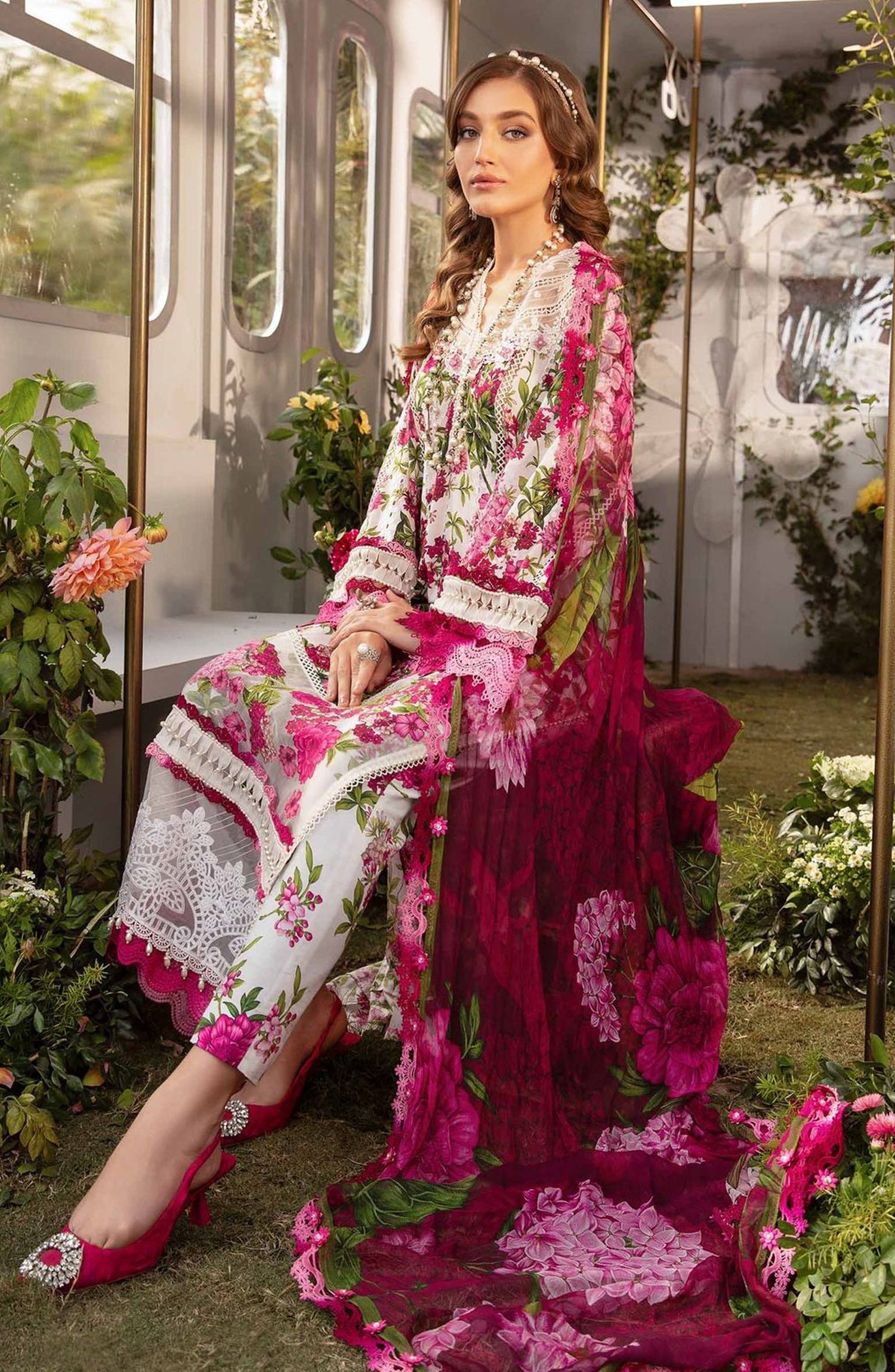 Maria B Printed lawn front with heavy embroidered spangle work neckline with embroidered spangle work daman boarder
Printed lawn back
Printed lawn sleeves with heavy embroidered spangle work sleeves boarder
Printed chiffon dupatta
printed cambric trouser