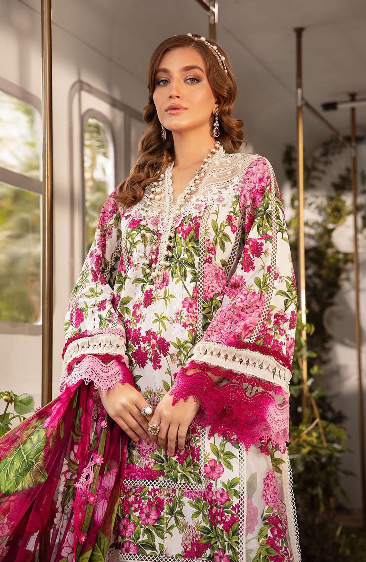 Maria B Printed lawn front with heavy embroidered spangle work neckline with embroidered spangle work daman boarder
Printed lawn back
Printed lawn sleeves with heavy embroidered spangle work sleeves boarder
Printed chiffon dupatta
printed cambric trouser